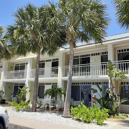 Charming One Bedroom Resort-Style Studio With Pool And Beach Access Ruskin Exterior photo