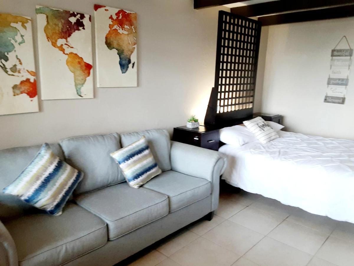 Charming One Bedroom Resort-Style Studio With Pool And Beach Access Ruskin Exterior photo